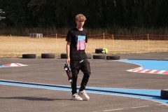 Max kommt von der Streckenposten-Schicht