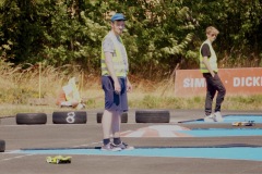 Tobias und Max machen Streckenposten für Formula E